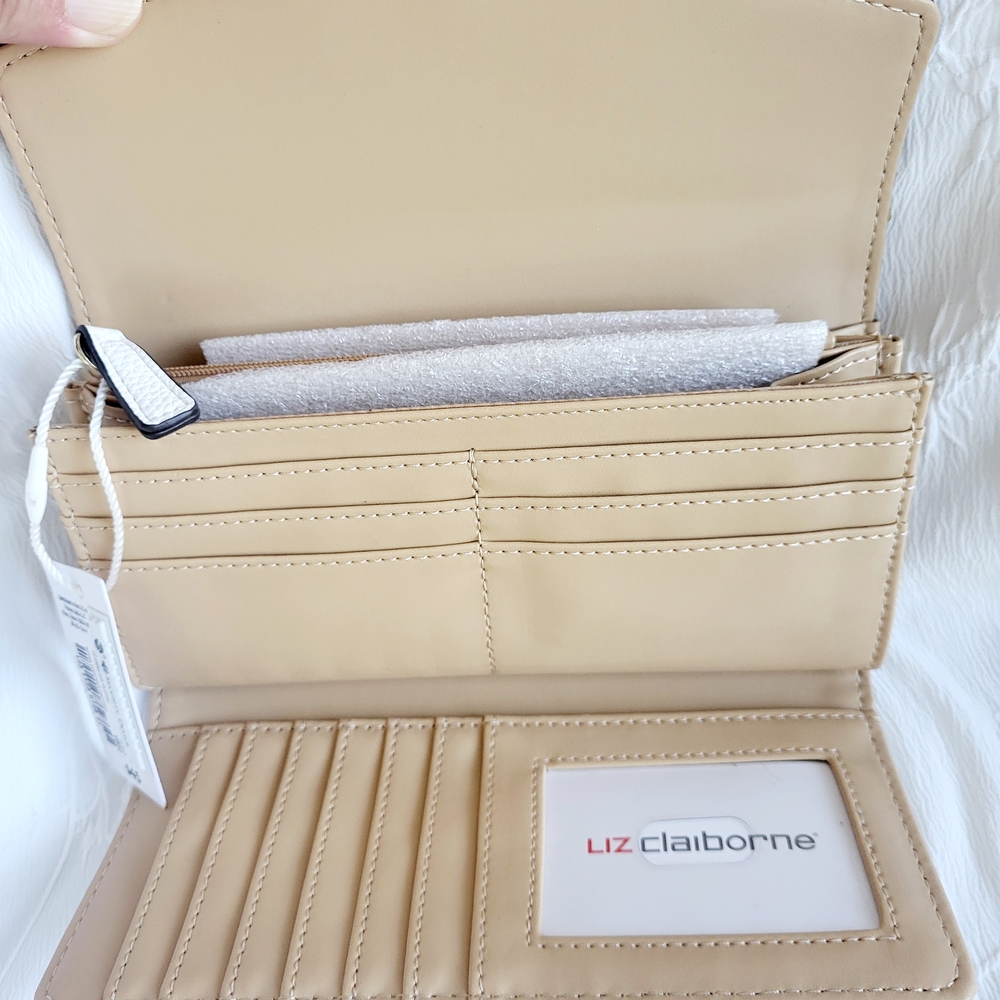 Elegant White and Tan Floral Clutch - Picture 2 of 3